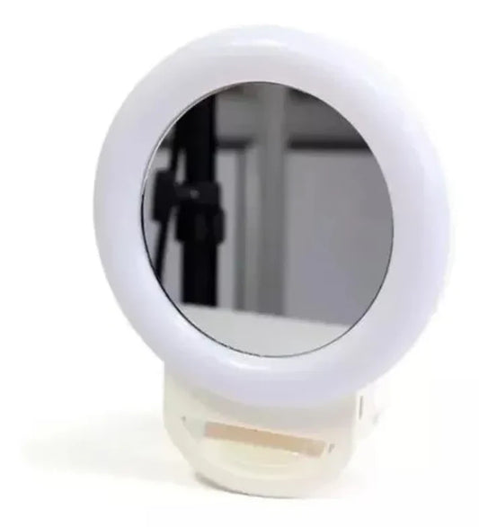 https://cdn.shopify.com/s/files/1/0661/2729/8714/files/aro-de-luz-para-celular-con-espejo-integrado2.webp?v=1753666726
